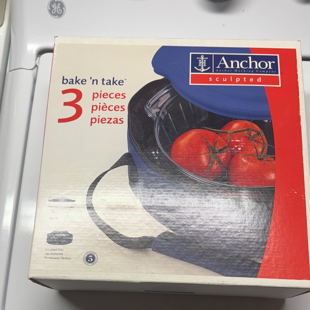 Chor Bake 'n Take 3-Piece Set - Blue and Red. BRAND NEW IN BOX!